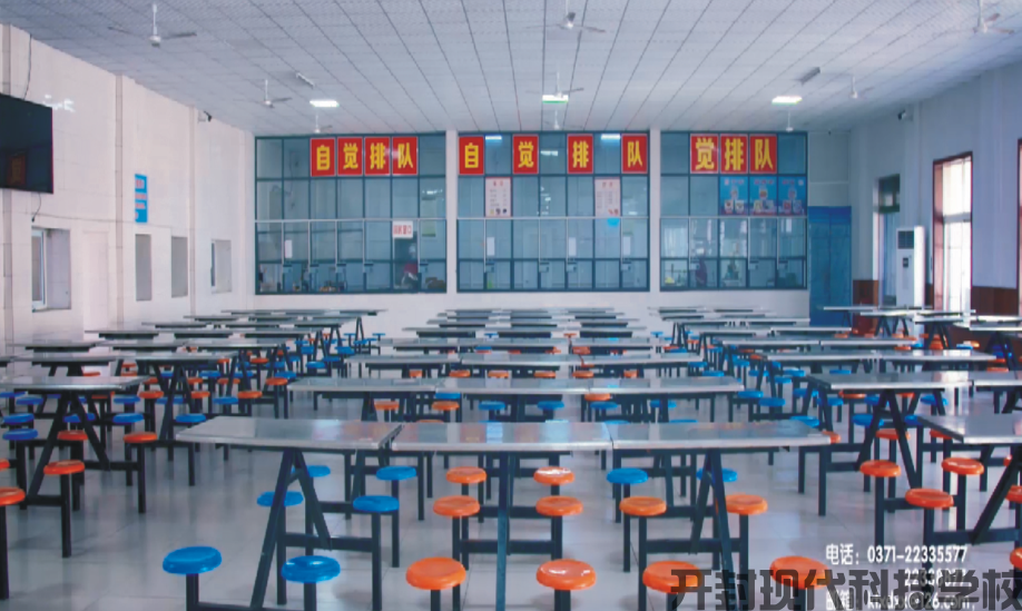 2個(gè)學(xué)生食堂，面積2500平方，36名廚